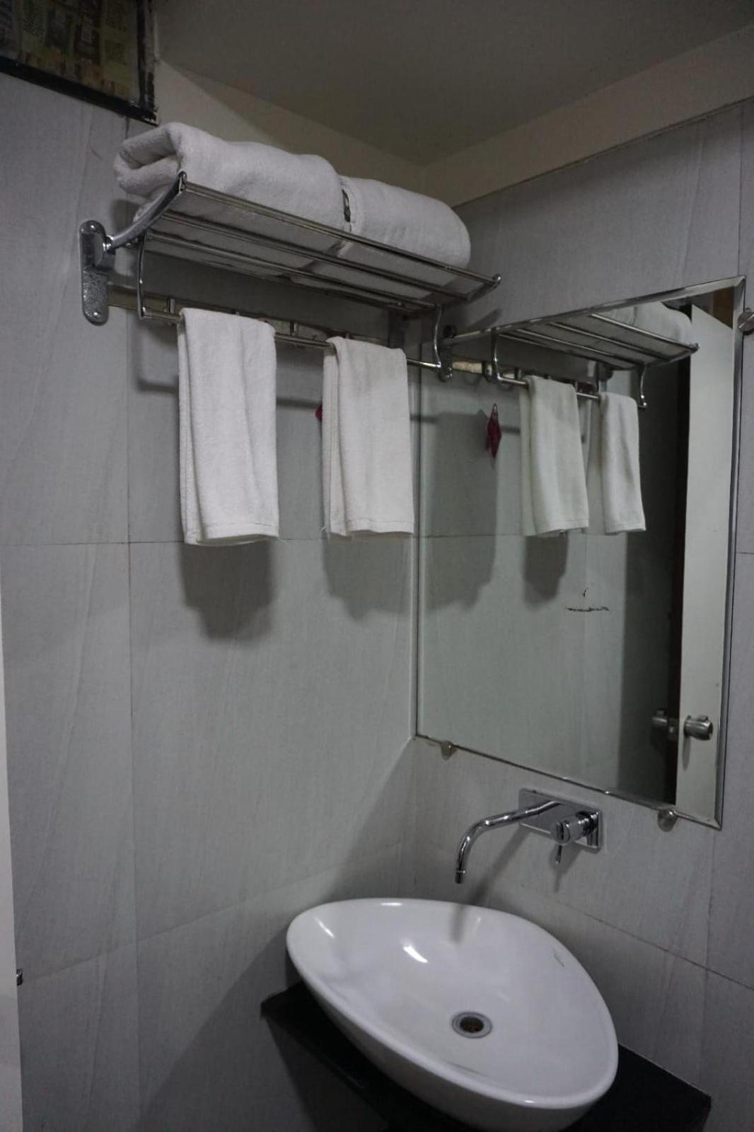 Hotel Yash Executive Aurangabad  Bagian luar foto