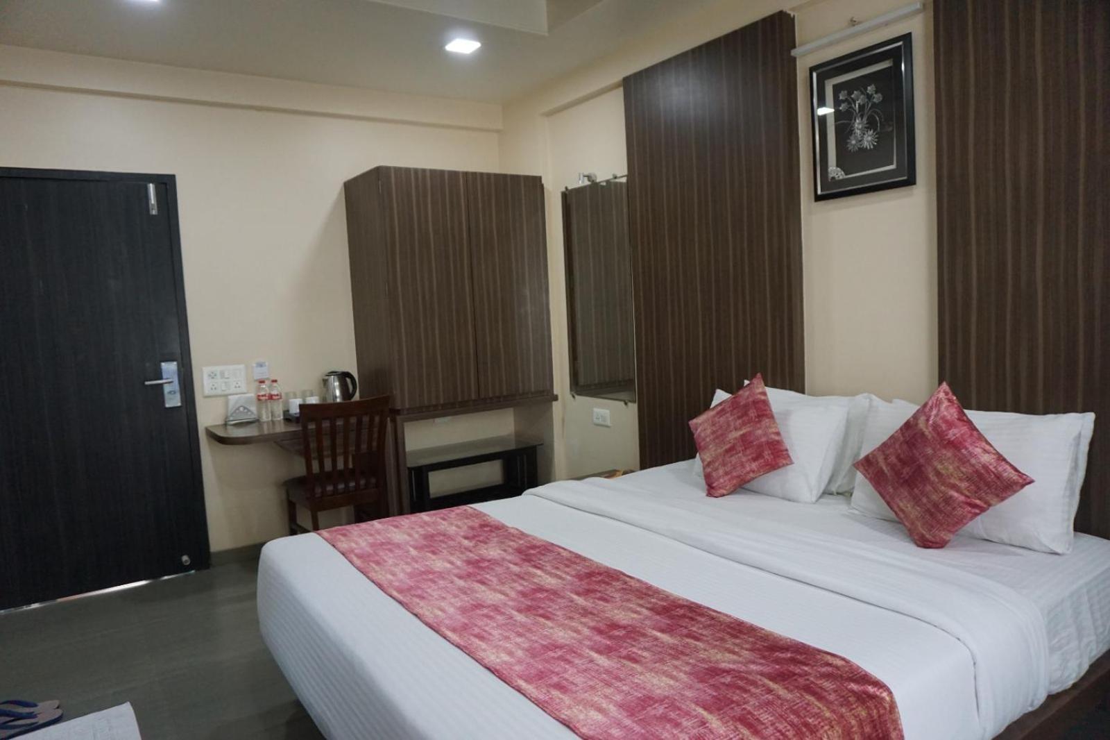 Hotel Yash Executive Aurangabad  Bagian luar foto